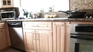 2012-10-12-44115-bitchcraft-09-scene-04_576