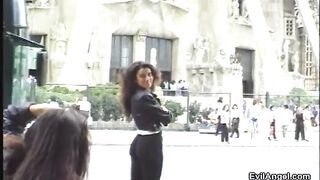 2010-04-01-25697-buttman-in-barcelona-scene-03_480p