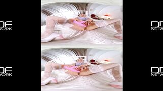 2017-03-03-43929-the-pussy-plunge-cosplay-cuties-solo-sex-penetrati_720