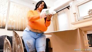 2021-10-06-4483221-banging-the-clumsy-cling-wrapper_480
