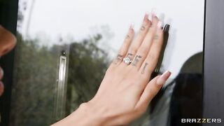 2021-09-10-4475651-runaway-bride-needs-dick_480