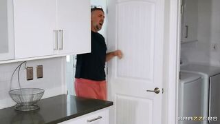 2021-08-26-4471691-first-to-clean-or-cum_480