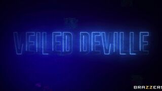 2021-08-13-4468371-veiled-deville_480