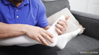 2021-07-08-4461791-vr-foot-play_480