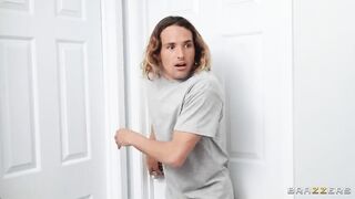 2021-04-26-4439611-sneaky-grandma_480