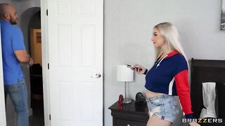 2021-03-01-4428621-skylar-gets-wrapped-and-tapped_480