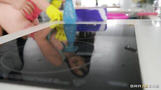 2021-02-25-4427121-a-quickie-while-she-cleans_480