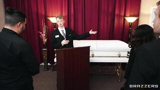 2021-03-23-4433981-burying-the-dick-10-inch-deep_480