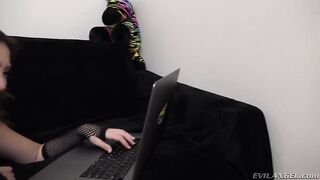 2019-02-22-145138-submissive-janes-gaping-anal-hookup_540p