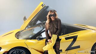 2021-01-01-4421775-kelsi-monroe-returns_480
