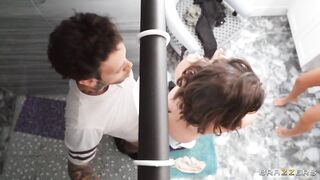 2020-11-20-4420512-twos-cumpany-threesomes-a-crowd-part-2_480