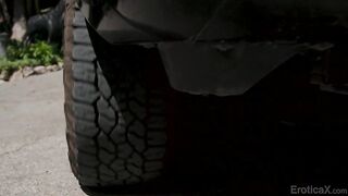 2018-12-05-144146-the-love-shack-pt1_540p