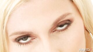 2018-08-21-134325-make-christie-gape_540p