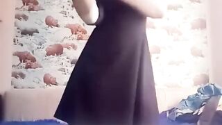 sweetie-fox-sweetie-foxs-first-video-18-yo-striptease