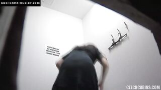 pregnant-teen-about-to-pop-filmed-every-move