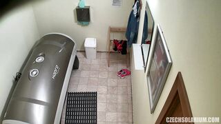 18-yo-beauty-exposed-in-the-solarium