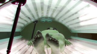 milfs-hidden-solarium-moment