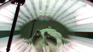 milfs-hidden-solarium-moment