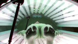 shaved-pussy-in-solarium-no-fucking-shame