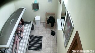 tattooed-redhead-unwittingly-gets-filmed