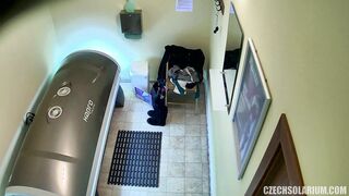 blonde-teases-cameras-in-solarium