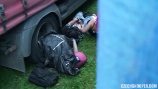 festival-trashy-fun-crazy-sex-behind-a-trailer