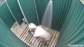 top-model-in-a-shower
