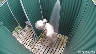 top-model-in-a-shower