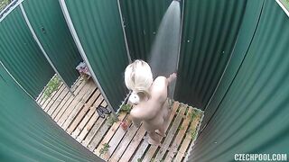 top-model-in-a-shower