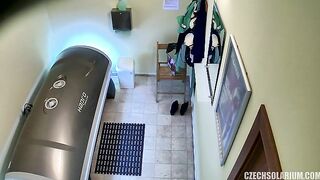18-year-old-slut-rubbing-her-pussy-in-solarium