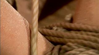 2016-09-01-adultprime-eve-on-the-floor-pissed-at-the-ropes_720