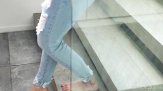 onthefloorandsoakingwet_s01_violetstarr_dharmajones_540p