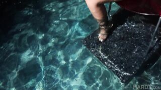 stretchingbustynikavenomspussy_s01_zacwild_nikavenom_540p