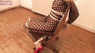 2016-09-01-adultprime-vanessa-chairtied_720