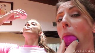 whiteshortspinkballs_s01_sheenashaw_giaderza_540p