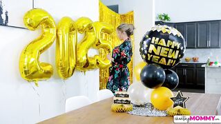 cheatingmommy_stepmoms_new_years_glory_hole_960