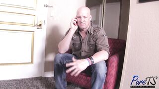 mysterious-beauty-enters-a-hotel-room-for-sex_720