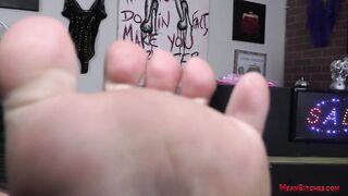 2025-01-08-meanworld-luna-baby-in-your-face-2