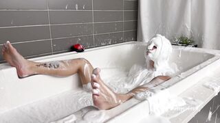 2024-08-19-messygirl-1229-dont_press_the_button