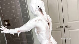 2024-08-19-messygirl-1229-dont_press_the_button