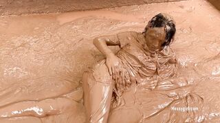 2024-08-22-messygirl-1230-muddy_and_horny_schoolgirl_celeste