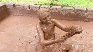 2024-08-22-messygirl-1230-muddy_and_horny_schoolgirl_celeste