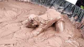 2024-10-14-messygirl-1237-mud_virgin_carmilla