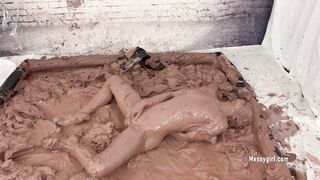 2024-06-19-messygirl-1154-submissive_mud_slut_dakota