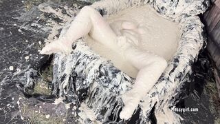 2024-11-06-messygirl-1174-horny_farmgirl_in_pie_slop
