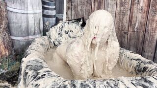 2024-11-06-messygirl-1174-horny_farmgirl_in_pie_slop
