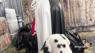 2024-02-26-messygirl-1196-slop_covered_cruella