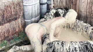 2024-02-26-messygirl-1196-slop_covered_cruella