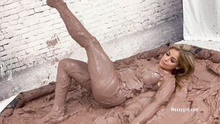 2024-08-07-messygirl-1161-slathered_in_mud