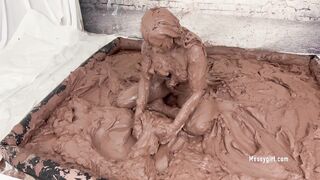 2024-08-07-messygirl-1161-slathered_in_mud